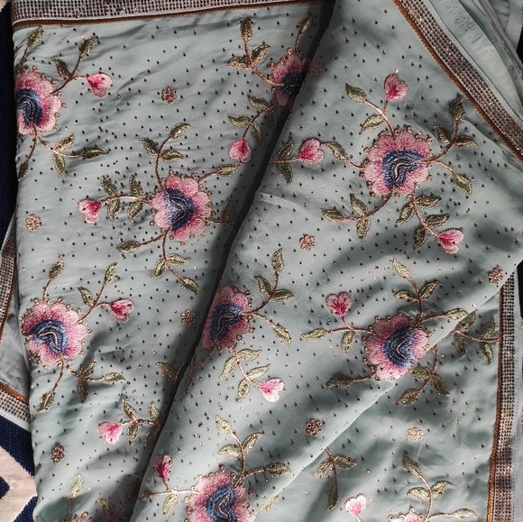 DESIGNER- SAREE - Picture 5 of 9